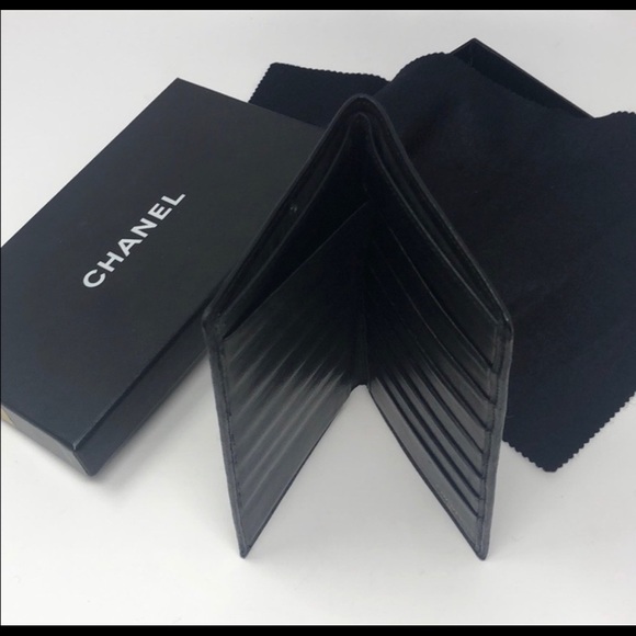 Authentic Chanel black diamond vintage bifold wallet. ABSOLUTELY MINT CONDITION! - Picture 5 of 11